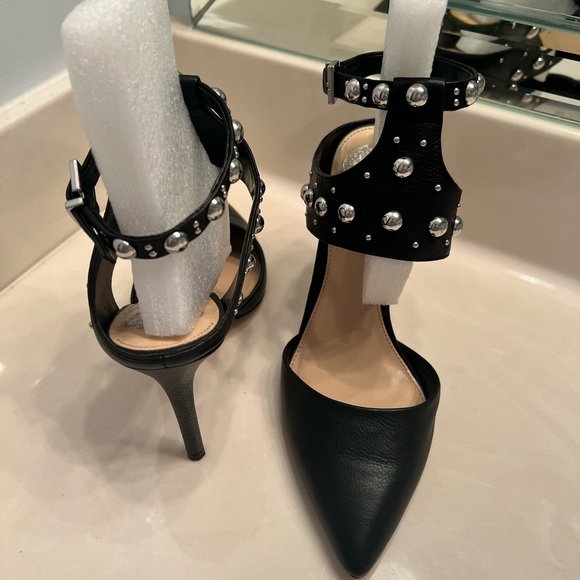 Stunning Vince Camuto Studded Buttery Leather Heels - Picture 4 of 6